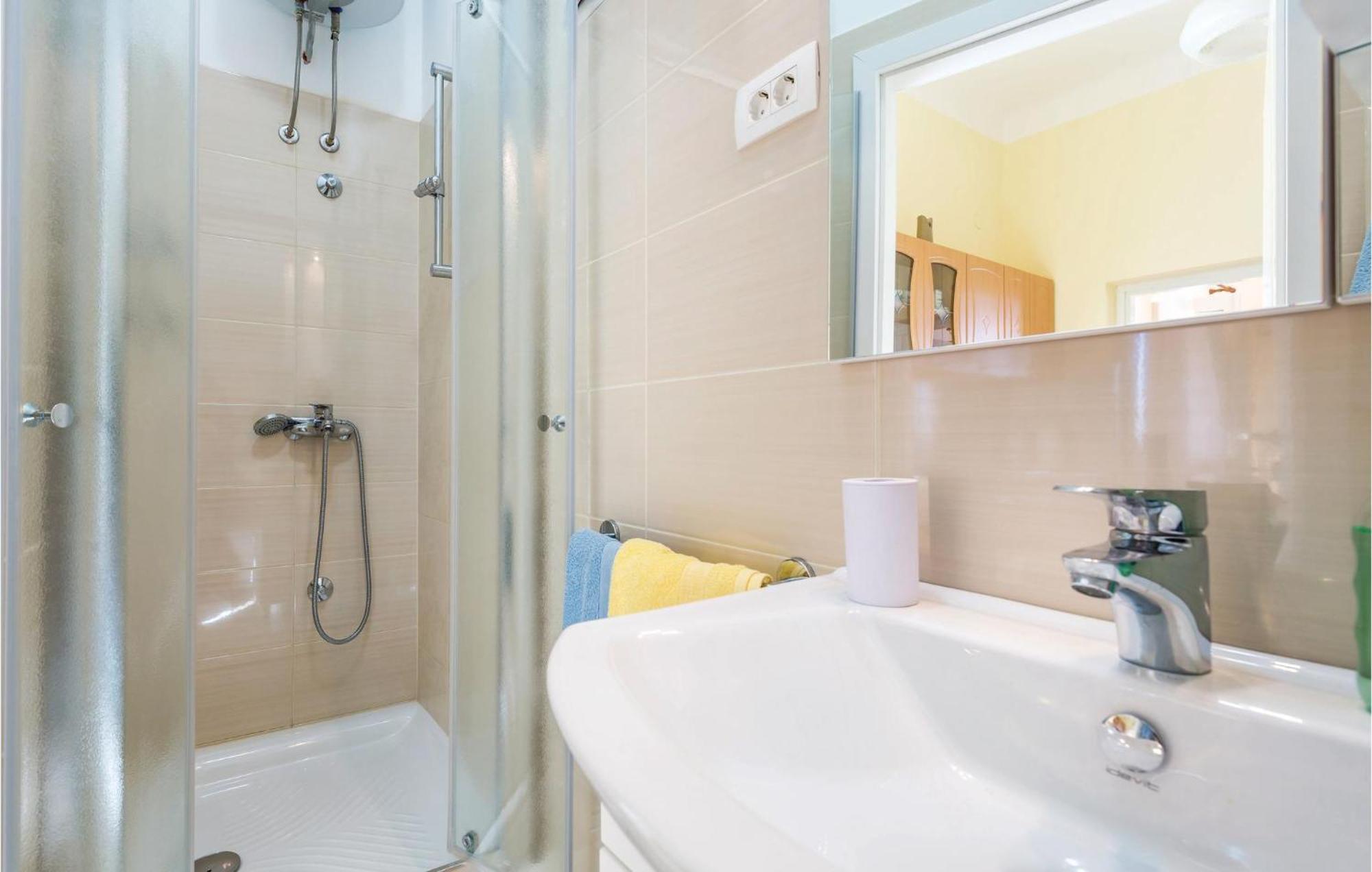 Stunning Apartment In Lovran With Kitchen Екстер'єр фото