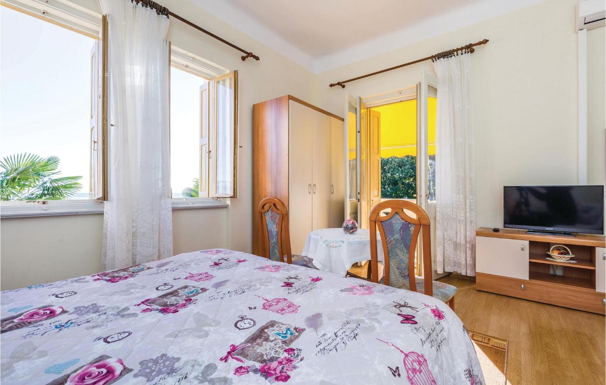 Stunning Apartment In Lovran With Kitchen Екстер'єр фото